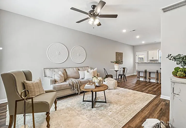 1115 Hillwood Dr — Photo 3