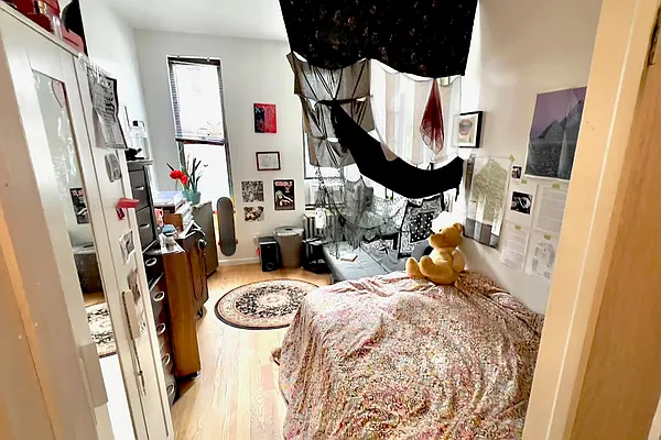 Rented by Parlor Real Estate Corp | media 8