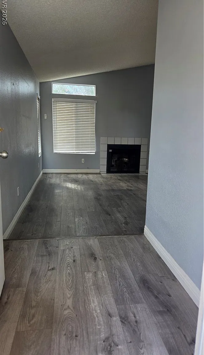 3 bed, 2.0 bath, 1205 sqft, $1,756 — Photo 2
