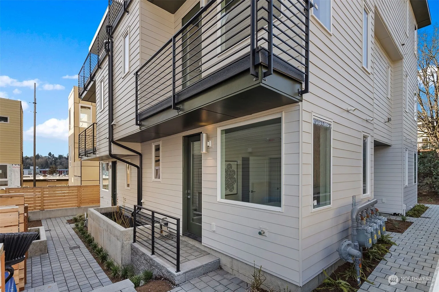 3934 B S Pearl Street photo 1