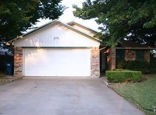 7508 Maplehill Rd, Watauga, TX 76148