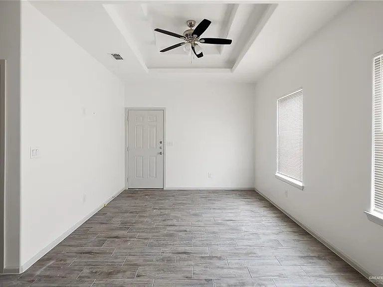 1028 Palm Dr #2 — Photo 4