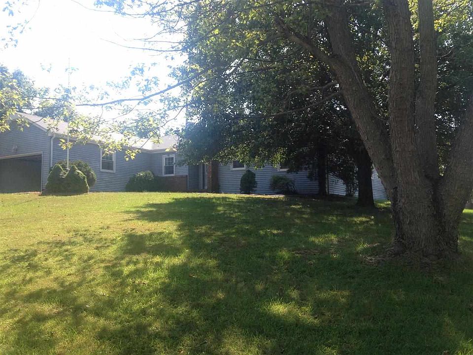 2nd image of 922 Larkspur Ct