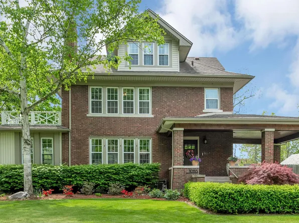 1055 Balfour St, Grosse Pointe Park, MI 48230