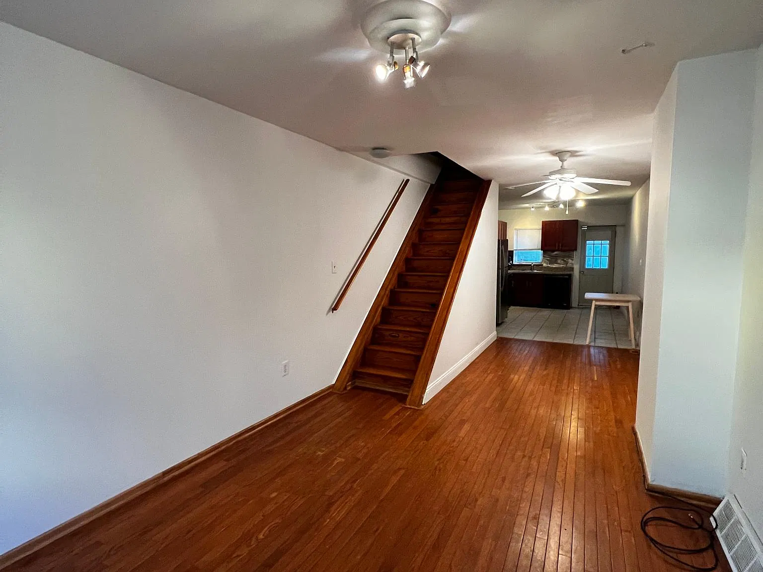 3 bed, 1260 sqft, $2,200 — Photo 2
