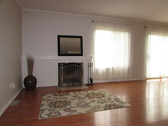 4th image of 950 Foxworth Blvd