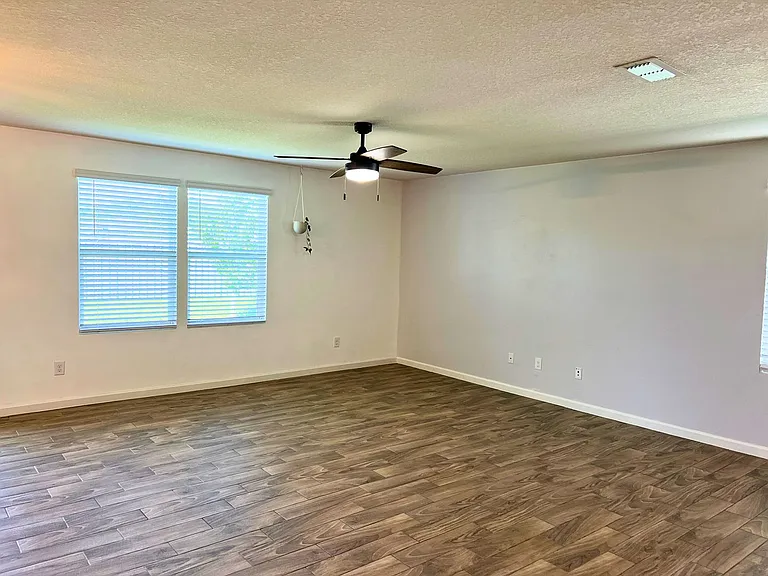 204 Hayworth Ct — Photo 20