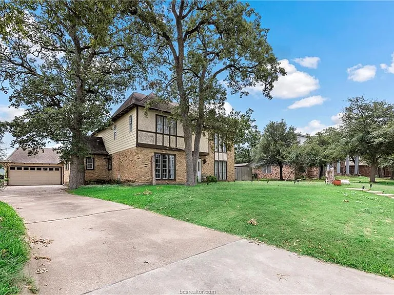 2508 Memorial Dr — Photo 2