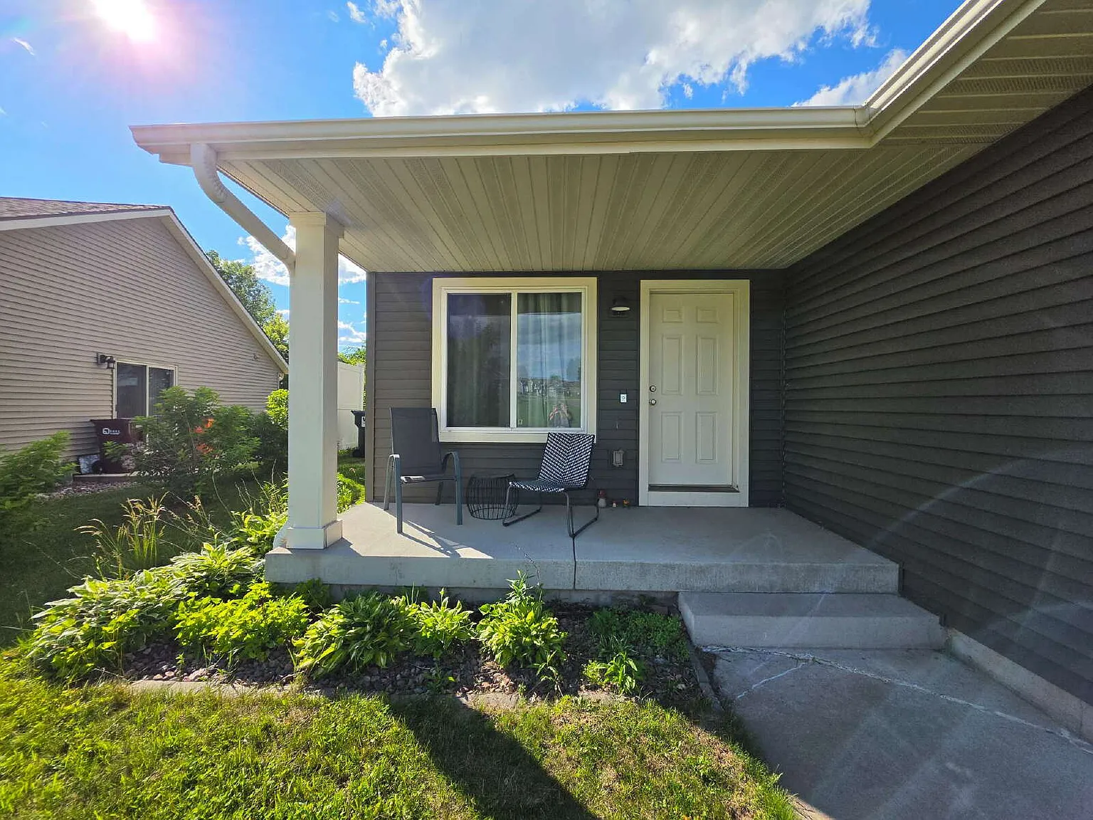 4 bed, 2.0 bath, 2140 sqft, $2,395 — Photo 4