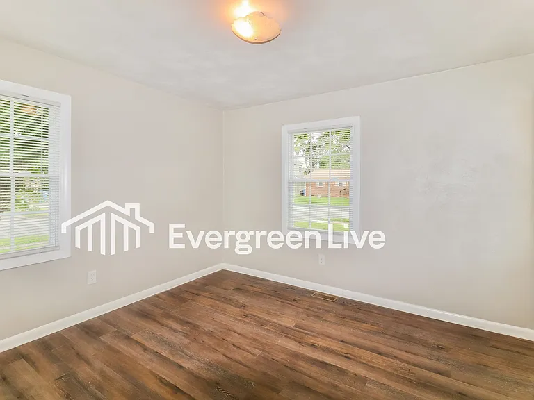 2436 Strawberry Ln — Photo 11