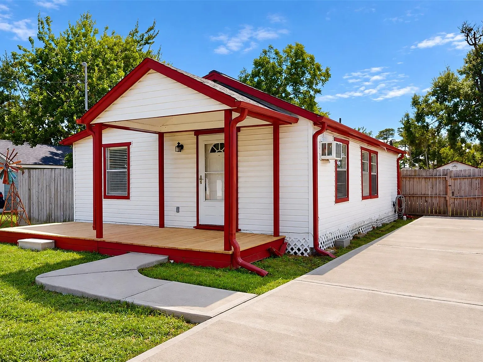 2 bed, 1.0 bath, 736 sqft, $1,500 — Photo 3