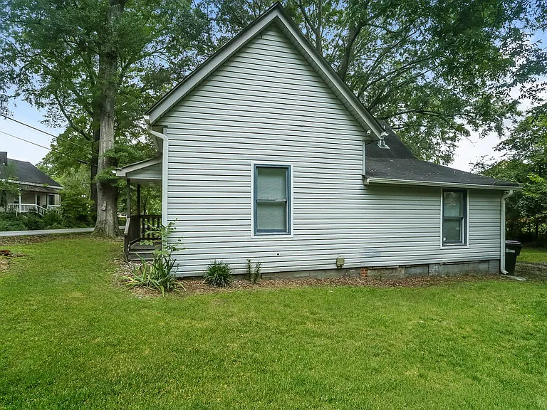 6129 Sorrell St NE — Photo 21