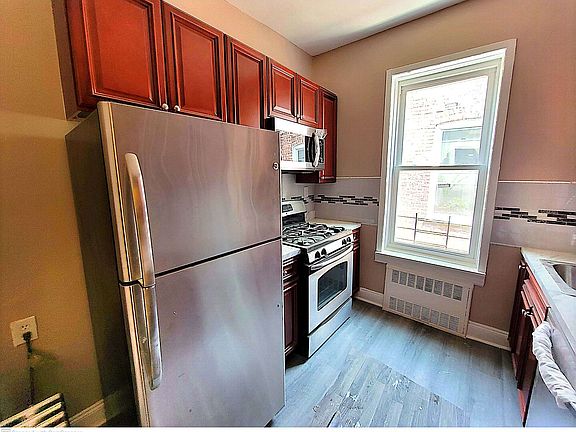 2nd image of 1578 Park Pl #3