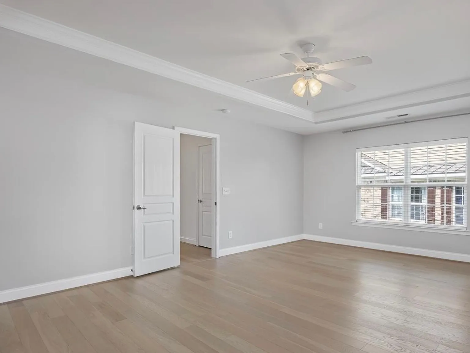 320 Longchamp Ln — Photo 4
