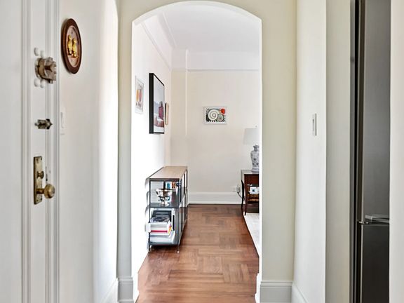4th image of 245 E 72nd St APT 14B