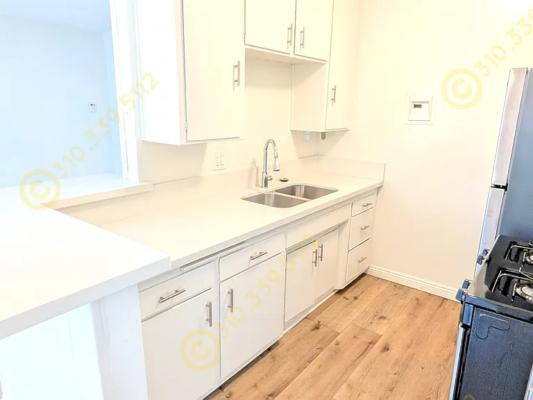 1517 Beloit Ave #8 — Photo 10