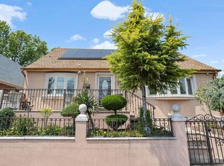 15721 Locke Ave, Whitestone, NY 11357