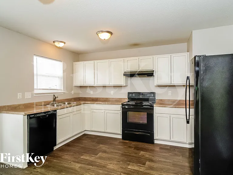 8123 Fisher Bend Dr — Photo 6