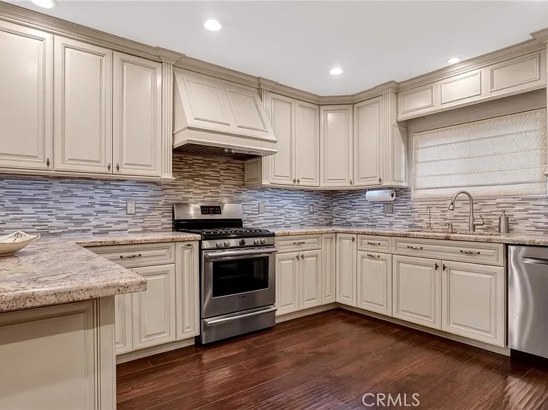 10855 Oro Vista Ave — Photo 10