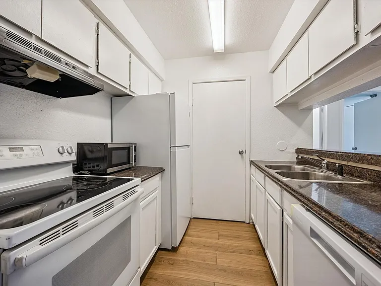 768 Memorial Mews St #4 — Photo 4