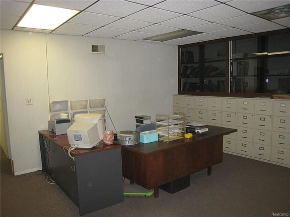 3rd image of 22087 Outer Dr