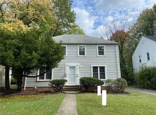 888 Ravine Dr, Cleveland Heights, OH 44112