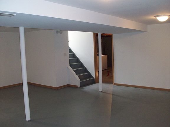 3rd image of 403 Forest Glen Dr