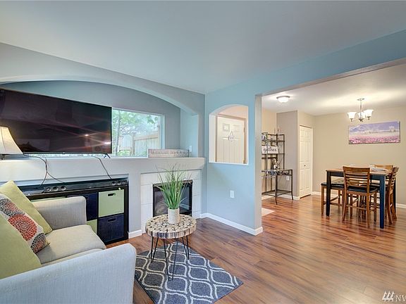 3rd image of 8828 Meridian Pl NE APT 102