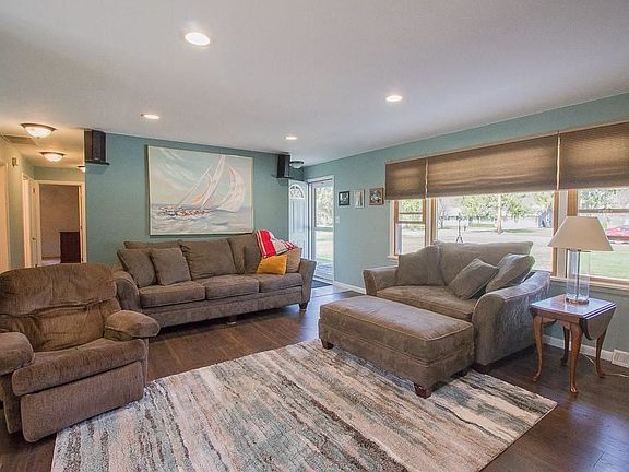 4th image of 2060 Garden Ln