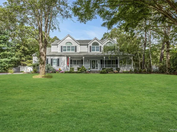 7 Martha Place, Port Jefferson Station, NY 11776
