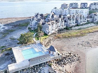 1 Commodore Ct APT 104, Hull, MA, 02045