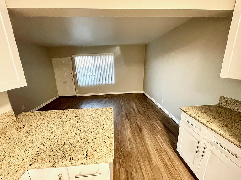 4550 Boundary St — Photo 4