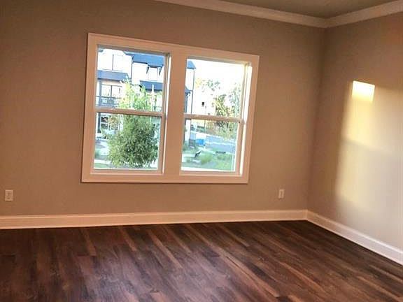 4th image of 113 Lincoln St #103