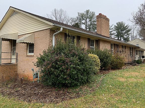 2nd image of 829 Kenwick Dr