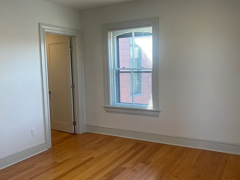 31 Parade St #402 — Photo 9