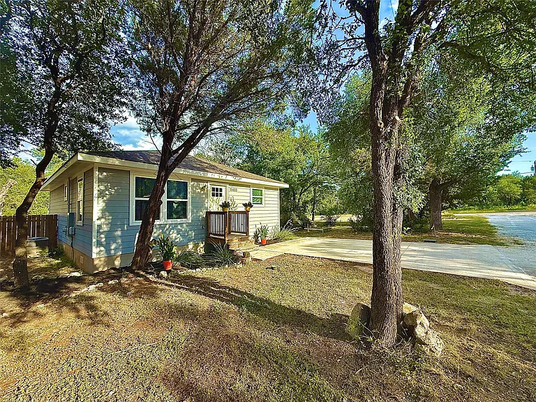 11403 Leander St — Photo 2