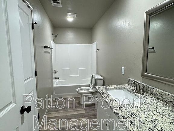 5th image of 109 E 6th St Unit F