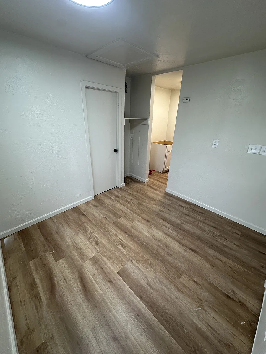 Building Photo - 8772 S 120 Eunit #2