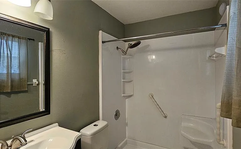 25 N Glenwood Ave — Photo 9