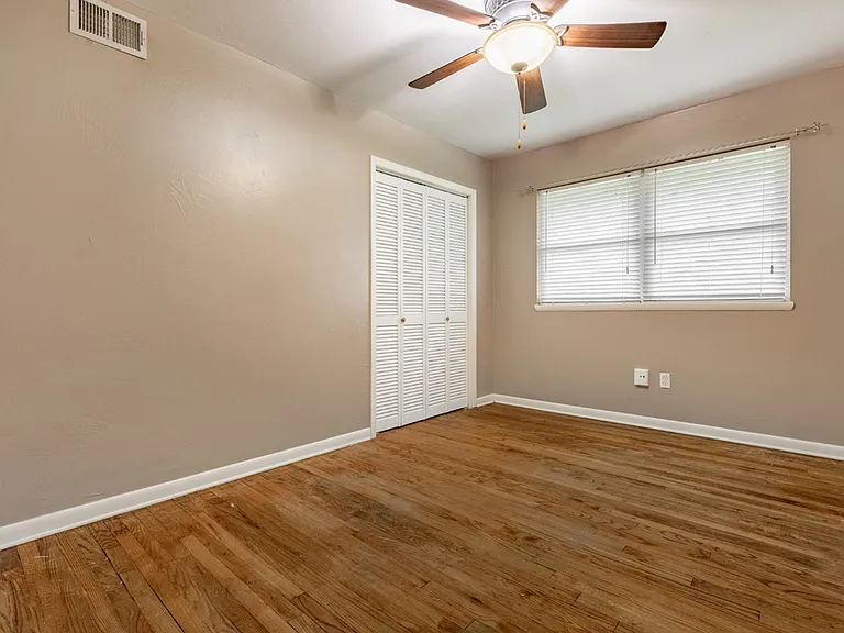 2108 Henderson Dr — Photo 7