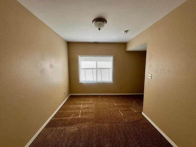 2429 E Monument St — Photo 16