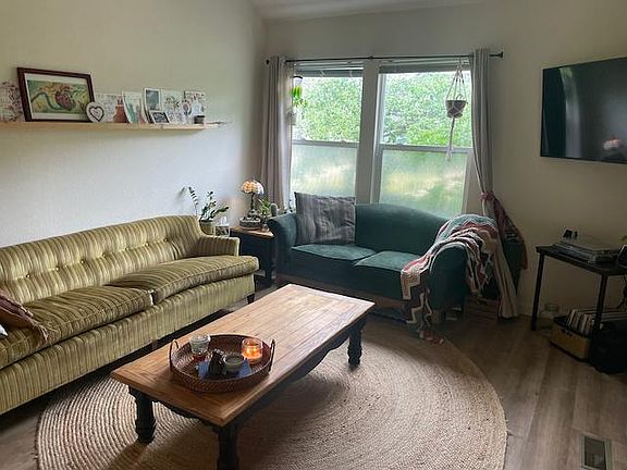 4th image of 3646 Oakwood Dr