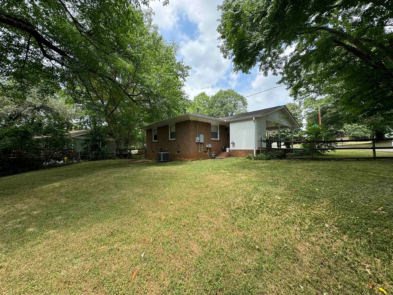 3 bed, 1050 sqft, $1,975 — Photo 2