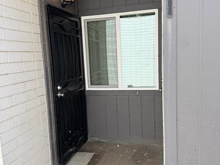 115 W Hill Dr #11 — Photo 1