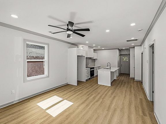 5th image of 597 Farley Ave