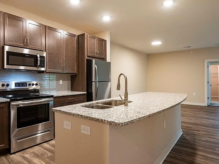 Sapphire at Centerpointe — Photo 2