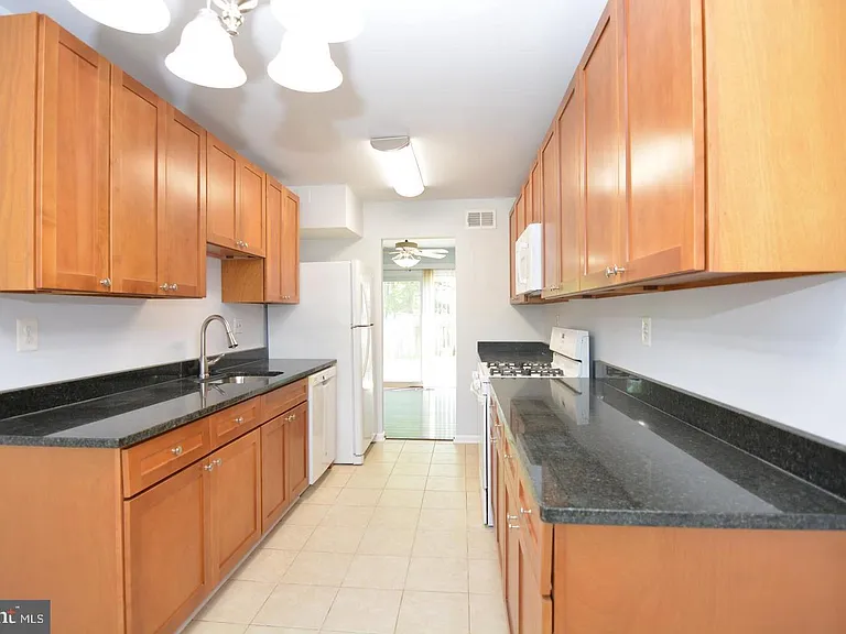 714 Hurley Ave — Photo 6