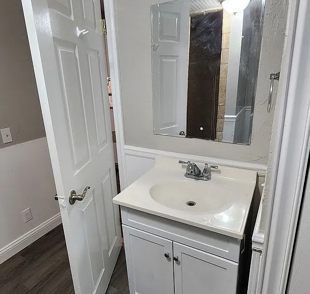 225 E Edwards St — Photo 29
