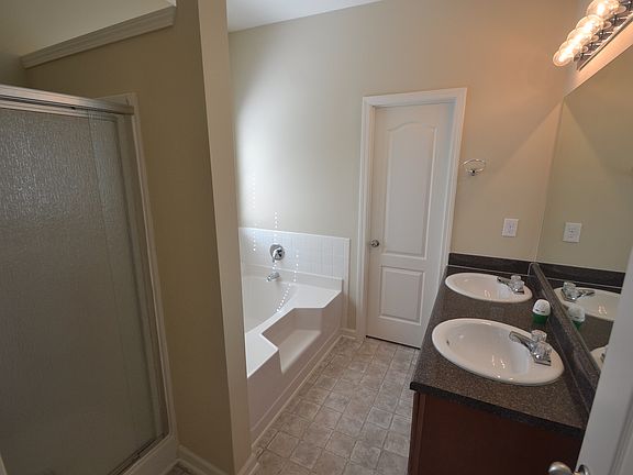 5th image of 4007 Rosebud Park Dr