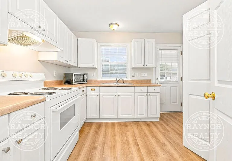2102 W Knox St #B — Photo 2
